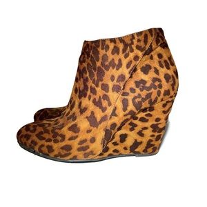 MADDEN GIRL Zumba Leopard Ankle Wedge Booties Size 8